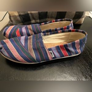Toms women’s shoes size 9.5
